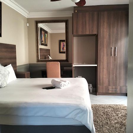 Sunrise Boutique Hotel Witbank Bagian luar foto