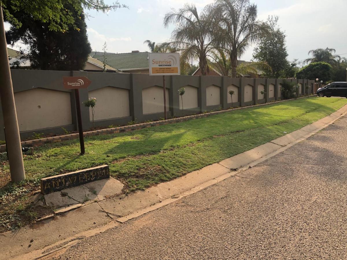 Sunrise Boutique Hotel Witbank Bagian luar foto