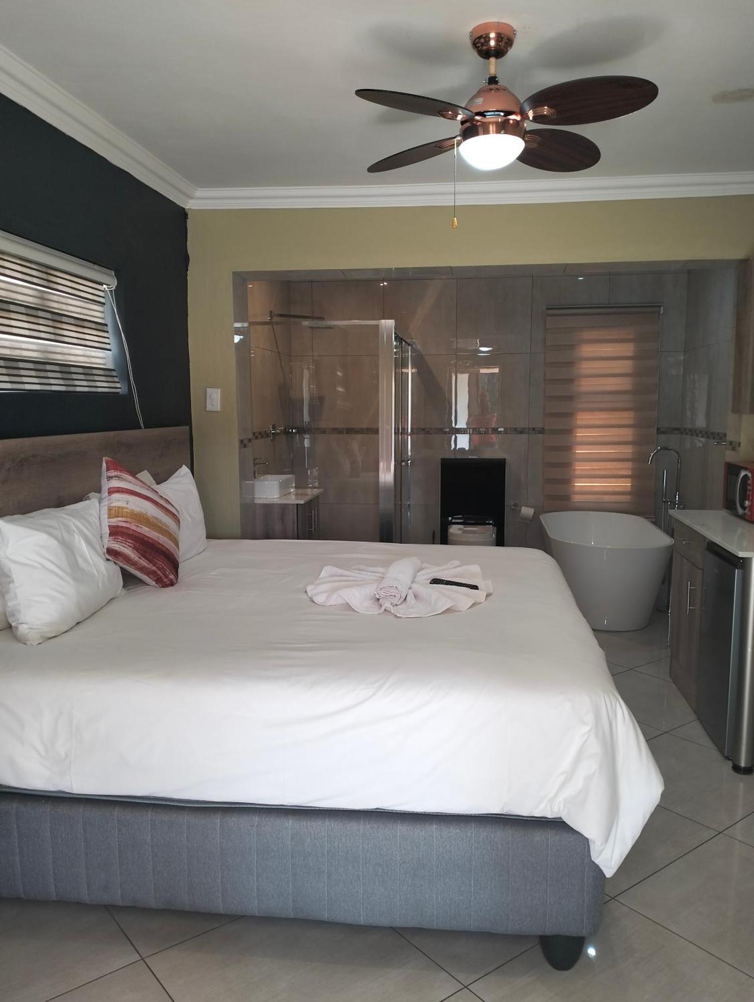 Sunrise Boutique Hotel Witbank Bagian luar foto