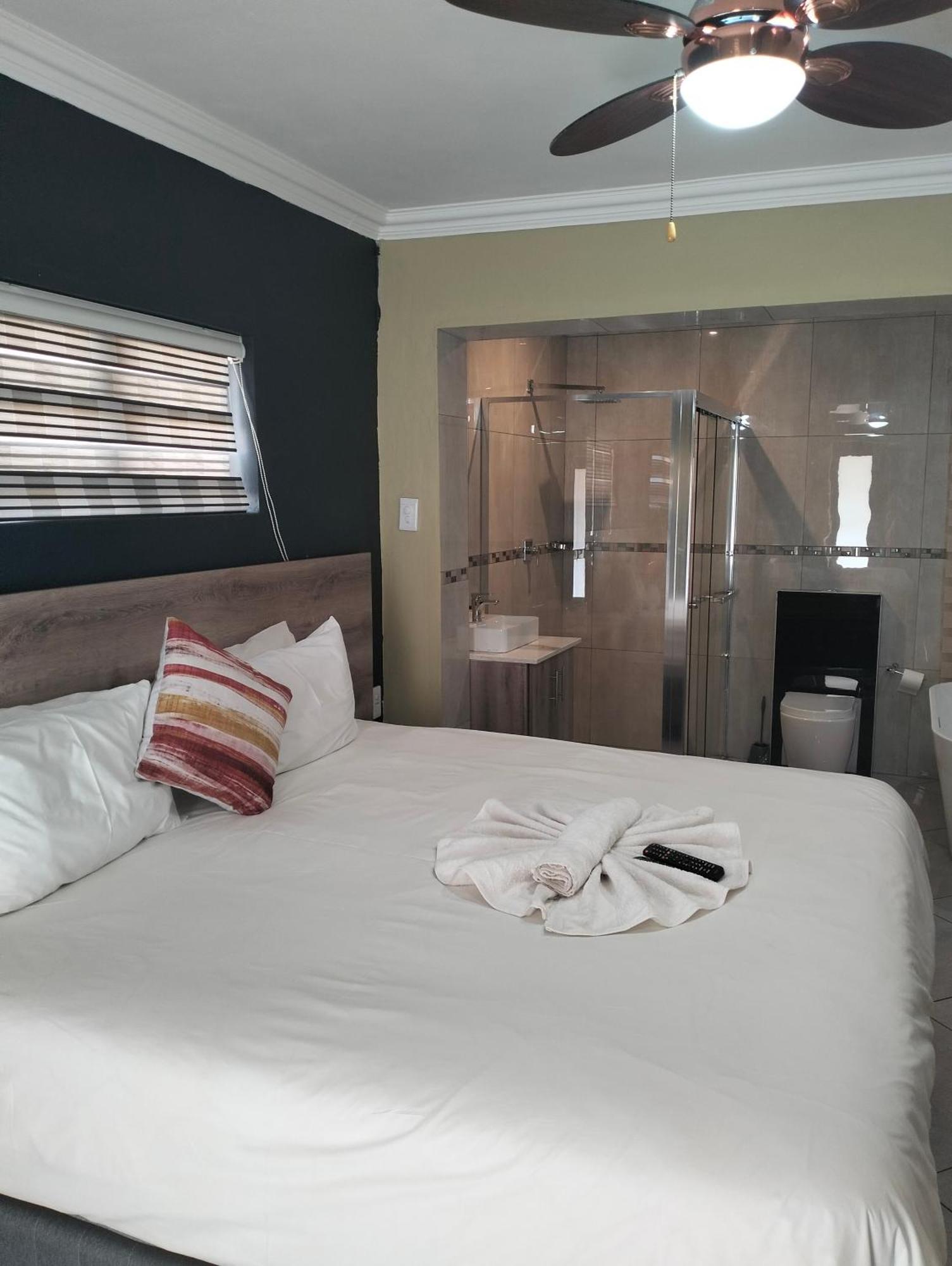 Sunrise Boutique Hotel Witbank Bagian luar foto