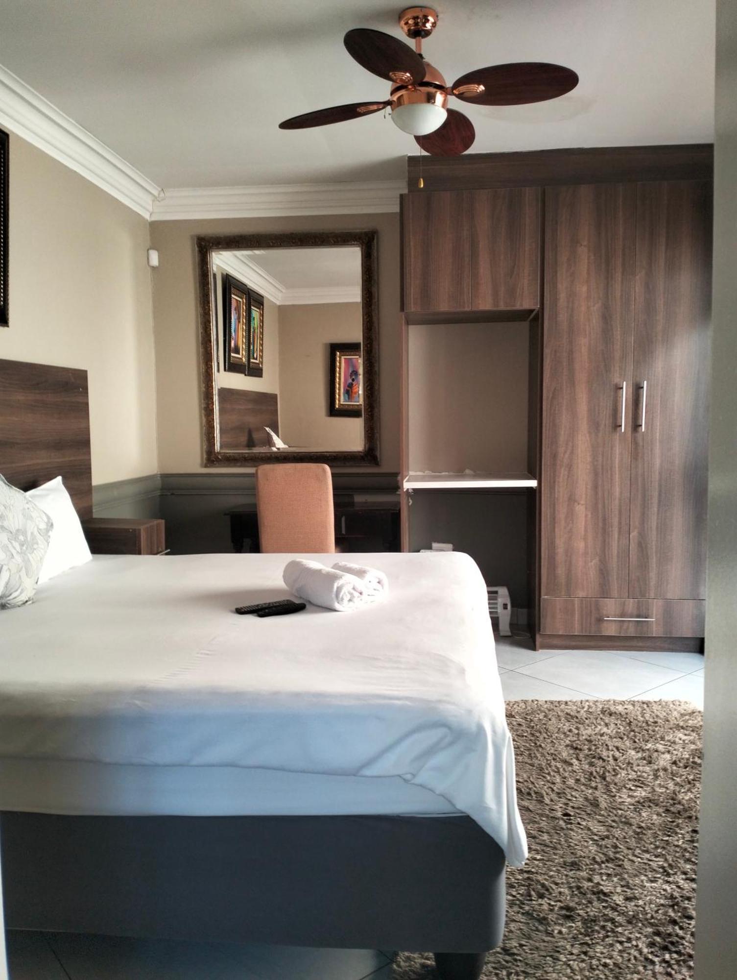 Sunrise Boutique Hotel Witbank Bagian luar foto