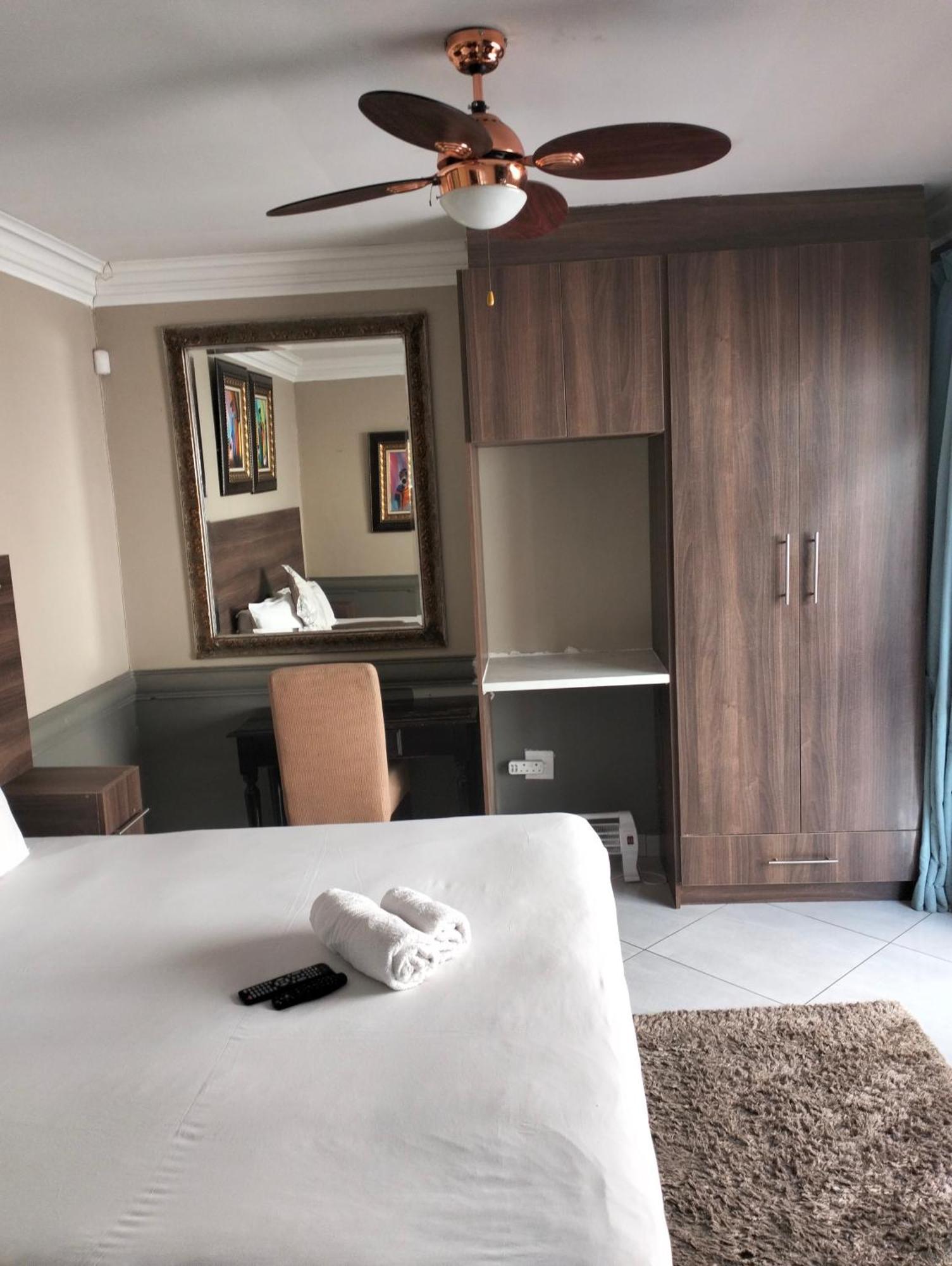 Sunrise Boutique Hotel Witbank Bagian luar foto