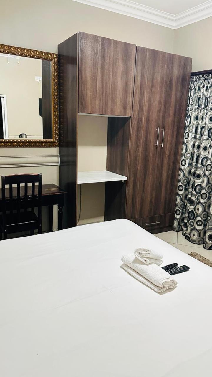 Sunrise Boutique Hotel Witbank Bagian luar foto