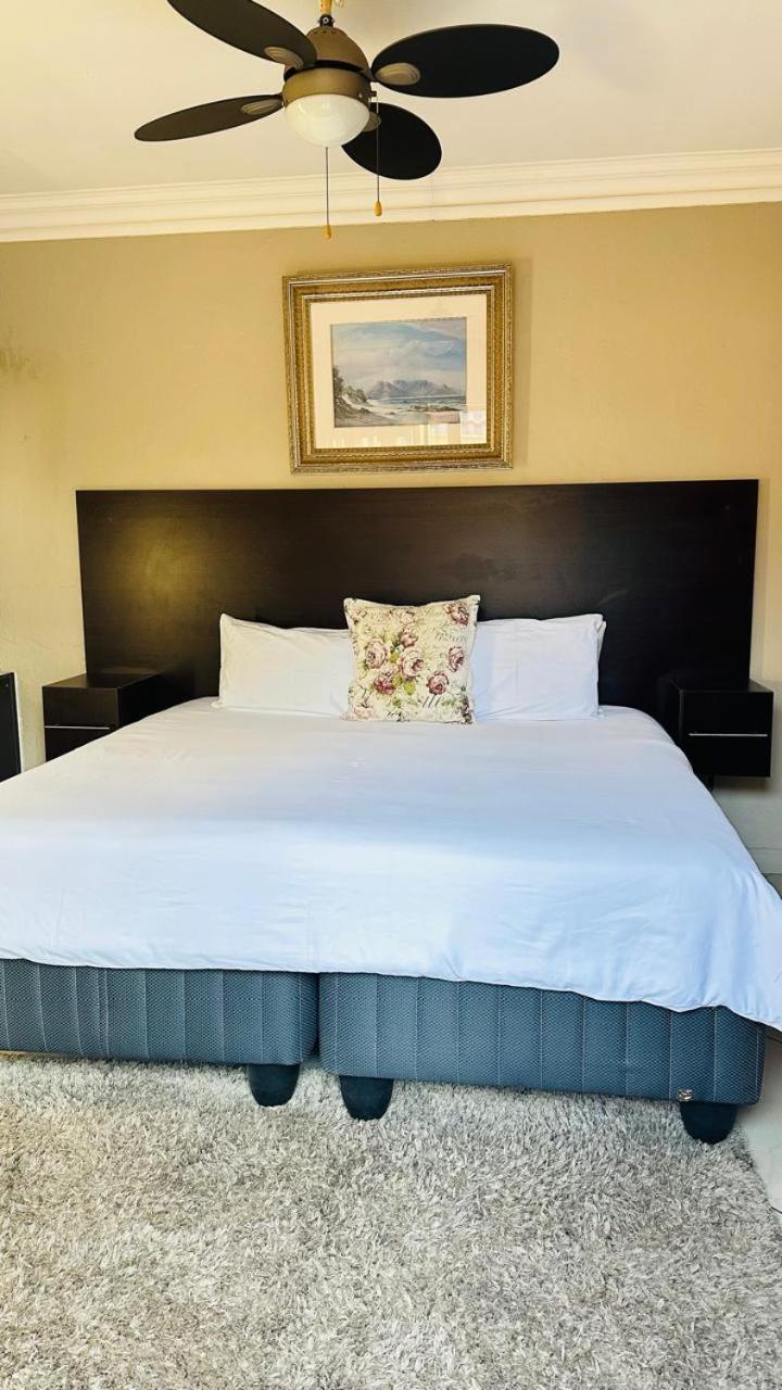 Sunrise Boutique Hotel Witbank Bagian luar foto