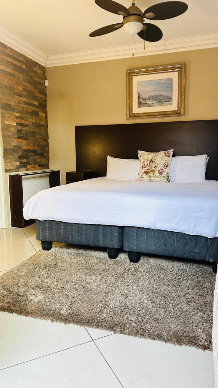 Sunrise Boutique Hotel Witbank Bagian luar foto