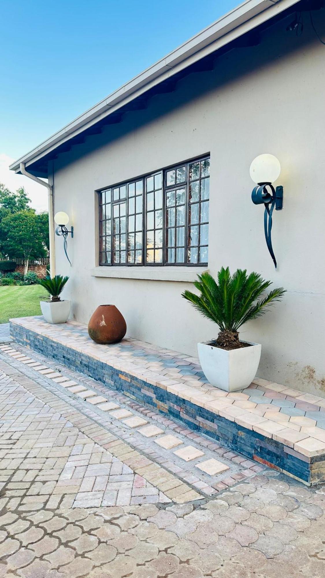 Sunrise Boutique Hotel Witbank Bagian luar foto