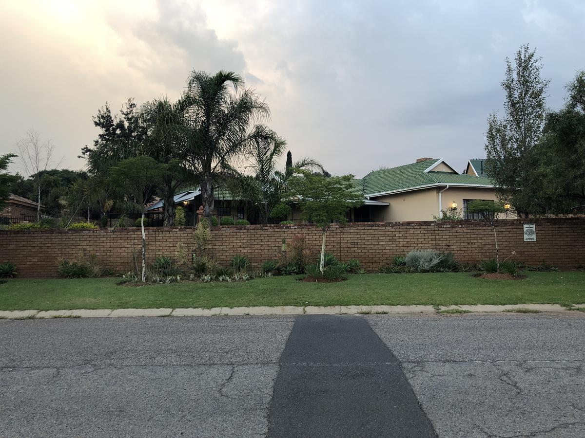 Sunrise Boutique Hotel Witbank Bagian luar foto