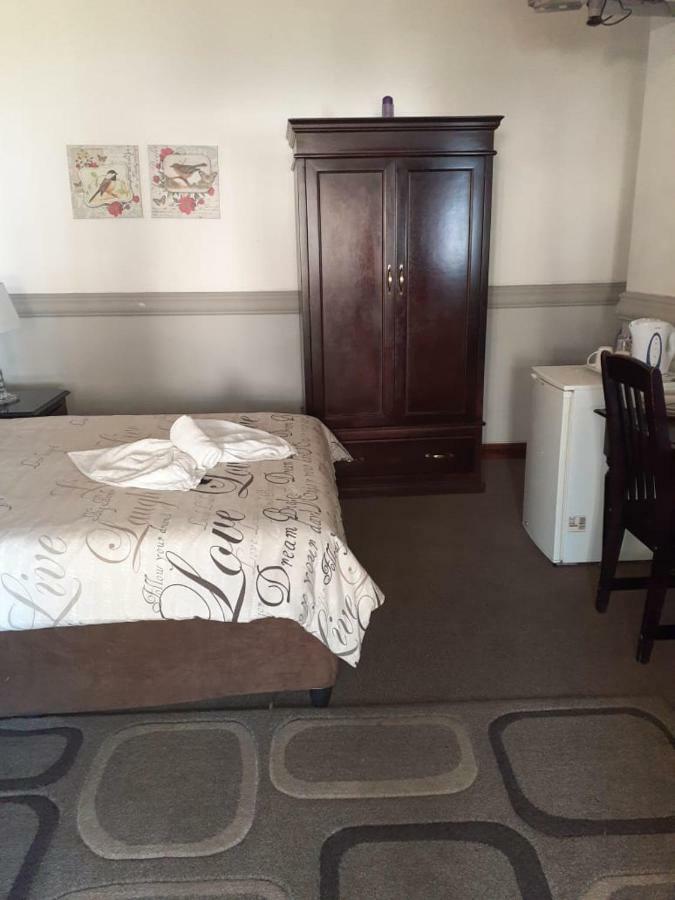 Sunrise Boutique Hotel Witbank Bagian luar foto