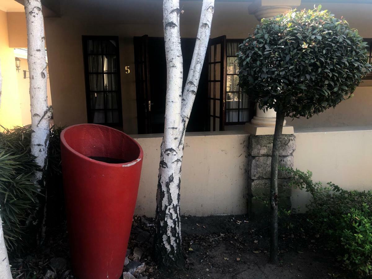 Sunrise Boutique Hotel Witbank Bagian luar foto