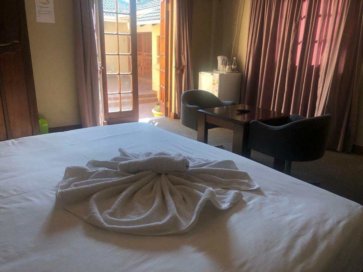Sunrise Boutique Hotel Witbank Bagian luar foto