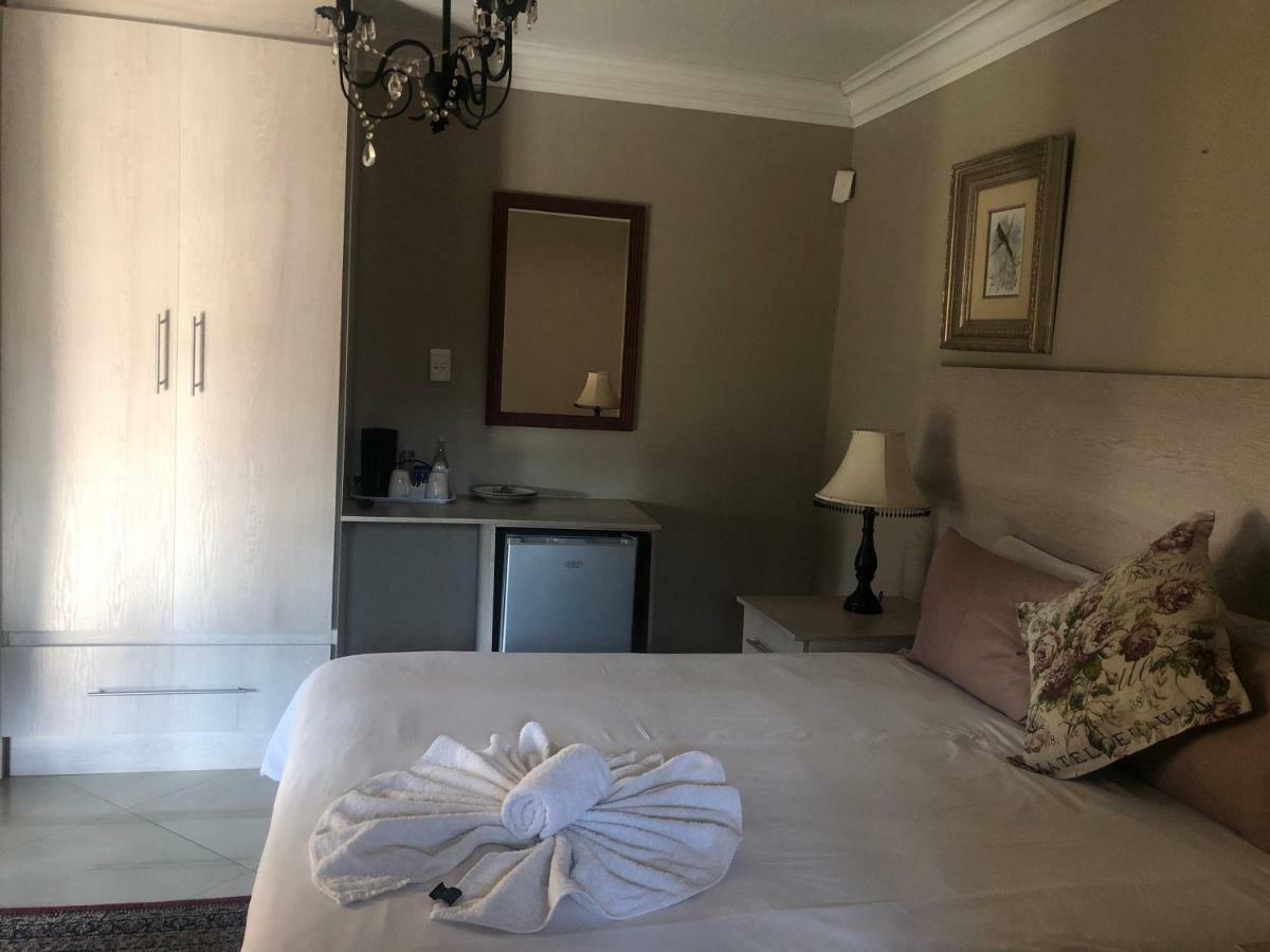 Sunrise Boutique Hotel Witbank Bagian luar foto