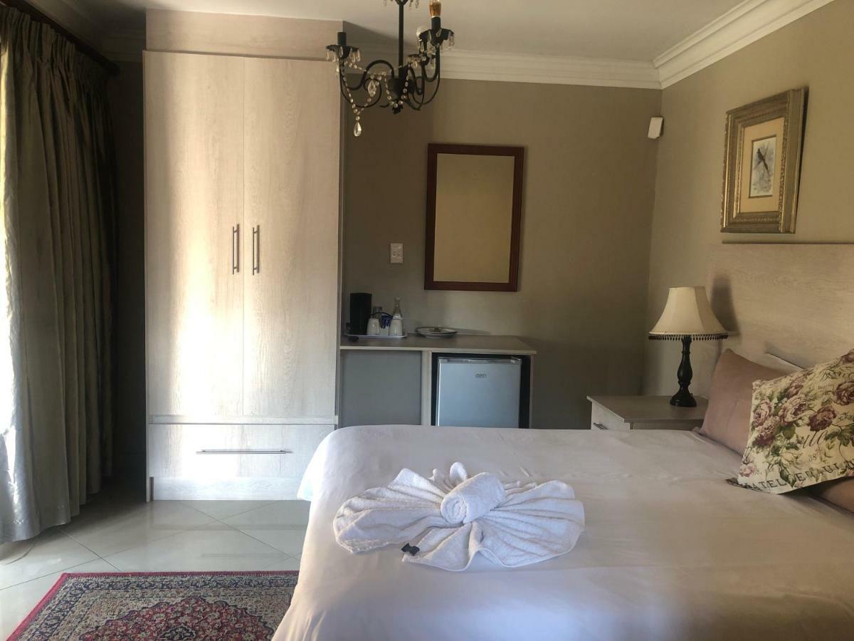 Sunrise Boutique Hotel Witbank Bagian luar foto
