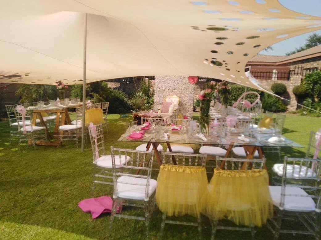 Sunrise Boutique Hotel Witbank Bagian luar foto